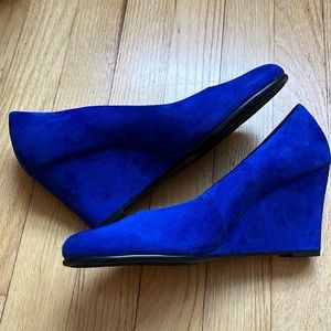 Aerosoles A2 Blue Suede wedge pumps